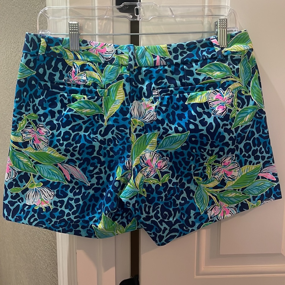 Lilly Pulitzer stretch shorts size 6 - Picture 2 of 4